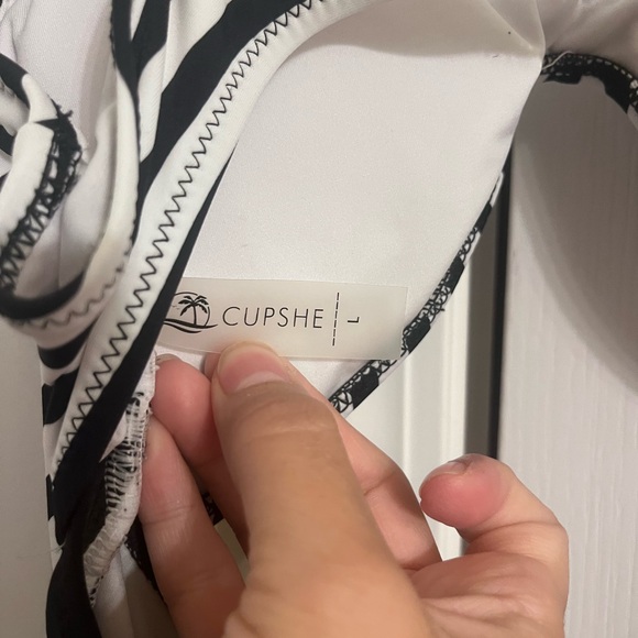 Cupshe black and white one piece 🩱 - Picture 2 of 7